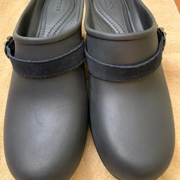 Crocs Clogs - Picture 2 of 8